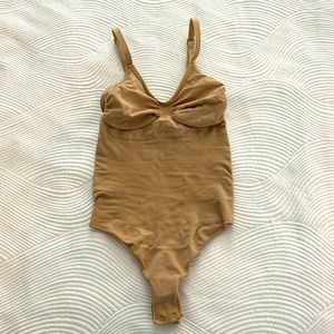 SKIMS SCULPTING THONG BODYSUIT | CLAY | L/XL